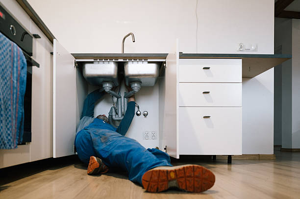 Professional Plumbing technician working in Commerce, MO